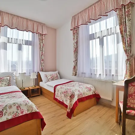Konukevi Penzion Karlstejn 3*